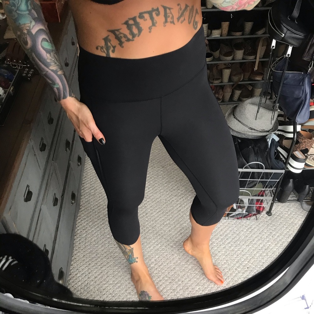 NWOT LULULEMON Pace Perfect Black Crop Legging